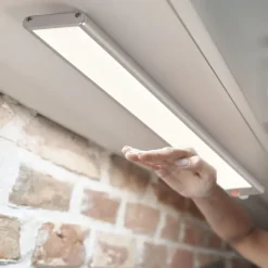LEDVANCE Laddbar LED-list med rörelsesensor och skymningsrelä