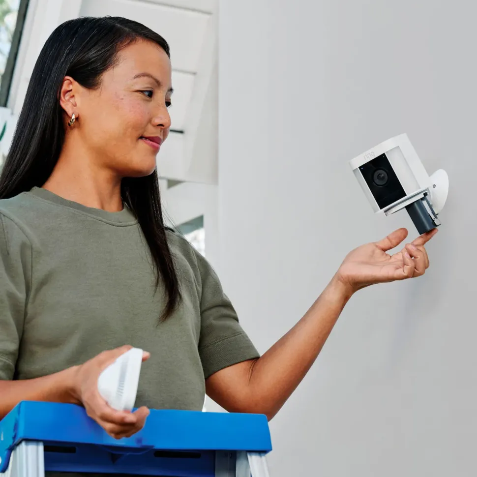 Ring Spotlight Cam Plus Battery Trådlös övervakningskamera Vit