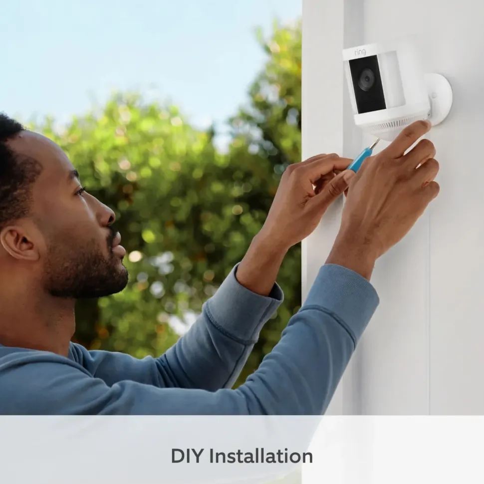 Ring Spotlight Cam Plus Plug-In Övervakningskamera Vit